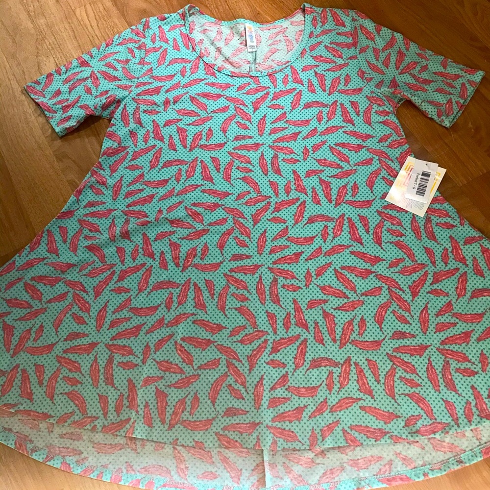 SMALL Perfect T with FEATHERS! NWT Runs BIG! 8-14